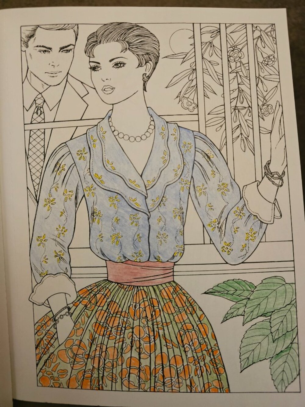 Creative Haven Fabulous Fashions of the 1950s Coloring Book Ming-Ju Sun Preowned - Picture 4 of 4